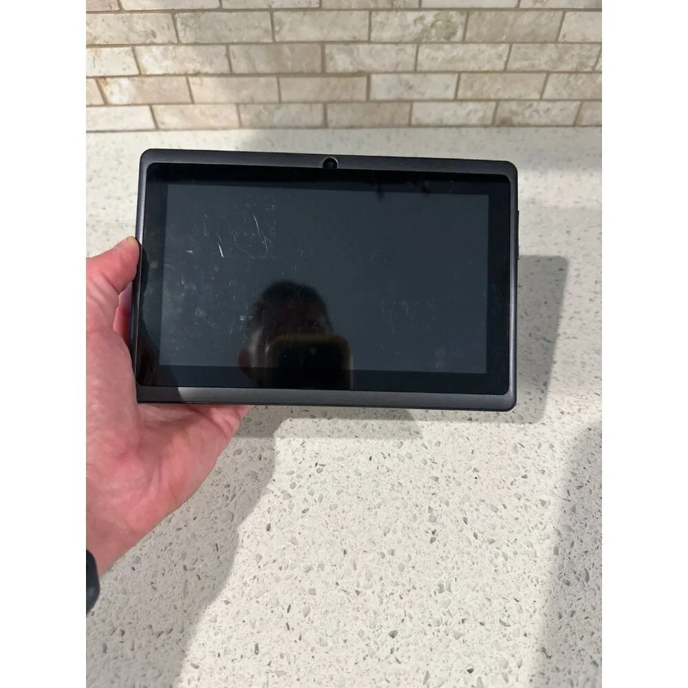 Android 4.4.2,‎ GS705B Model tablet